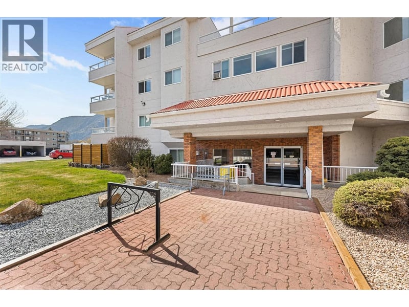 #205 284 Yortkton Avenue, Penticton, British Columbia, V2A3V5, Penticton, British Columbia — photo 1 of 5
