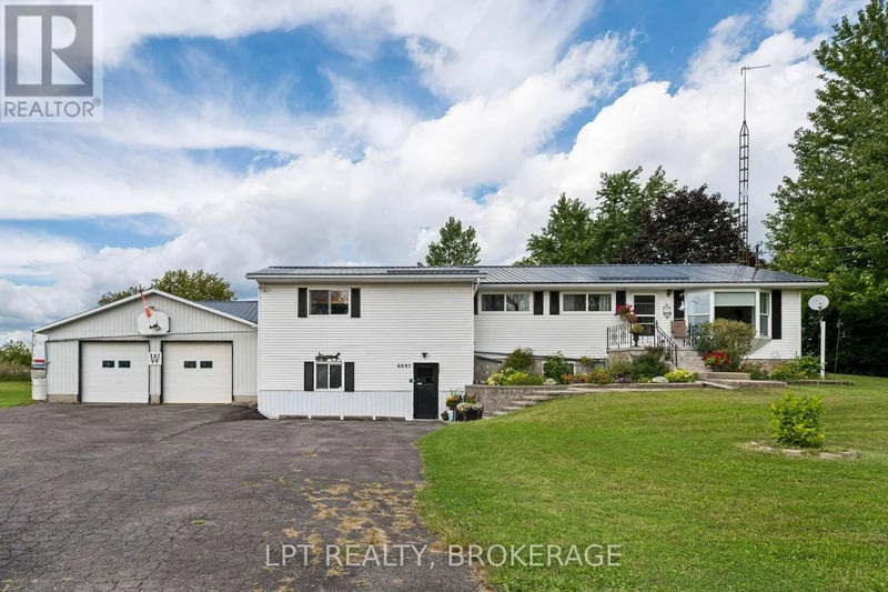 6087 County Road 2 Road, Loyalist (Lennox and Addington - South), Ontario, K0H2H0, Loyalist (Lennox and Addington - South), Ontario — photo 1 of 5