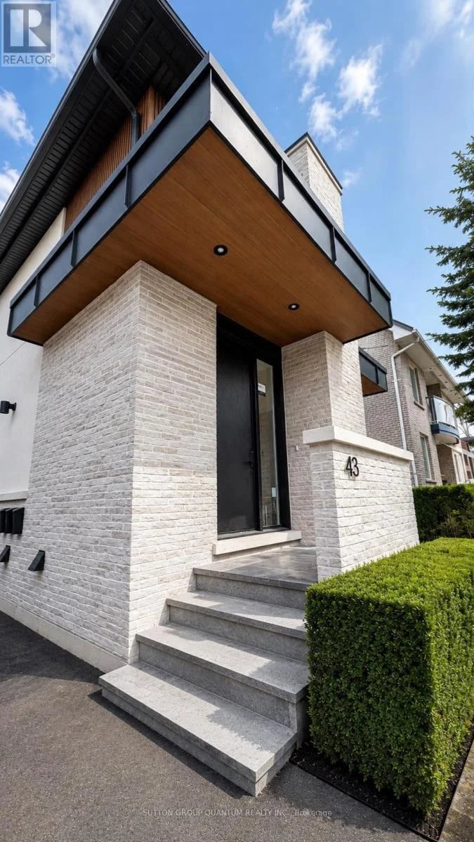 ##1 43 Elmwood Avenue North, Mississauga (Port Credit), Ontario, L5G3K1, Mississauga (Port Credit), Ontario — photo 1 of 5