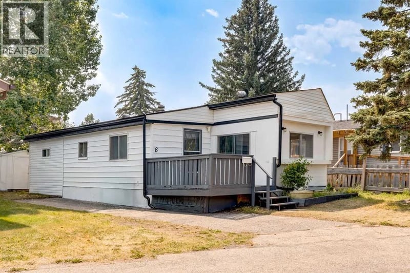3223 83 Street, Calgary, Alberta, T3B5N7, Calgary, Alberta — photo 1 of 5