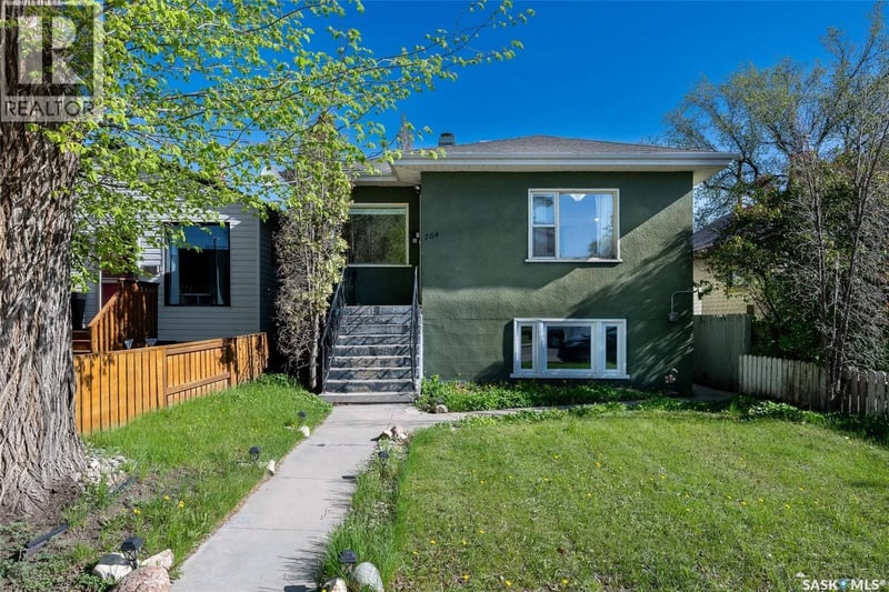204 25th STREET W, Saskatoon, Saskatchewan, S7L0C4, Saskatoon, Saskatchewan — photo 1 of 5