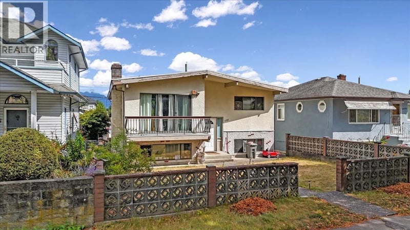 2593 25TH Avenue, Vancouver, British Columbia, V5R1H2, Vancouver, British Columbia — photo 1 of 5