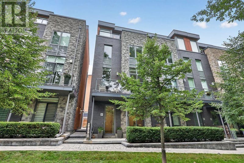 21 Godfreys Lane, Mississauga (Port Credit), Ontario, L5H2T1, Mississauga (Port Credit), Ontario — photo 1 of 5