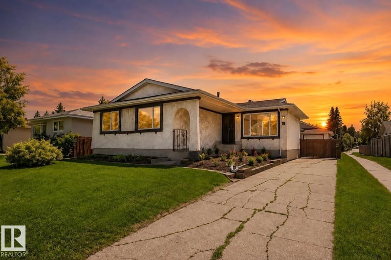 10439 36A Ave NW, Edmonton, Alberta, T6J2H7, Edmonton, Alberta — photo 1 of 5