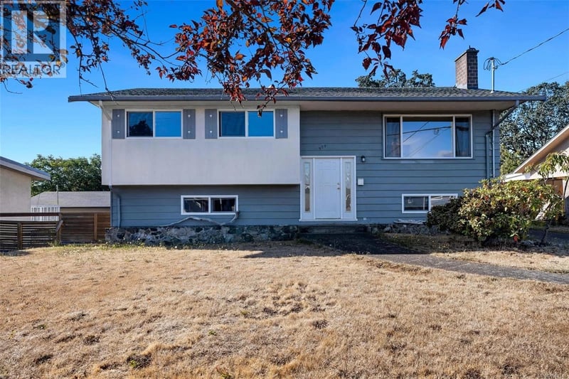 909 Shearwater Street, Esquimalt, British Columbia, V9A4V3, Esquimalt, British Columbia — photo 1 of 5