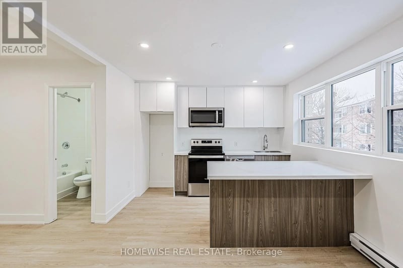 #8B 100 Liberty Street North, Clarington (Bowmanville), Ontario, L1C2M1, Clarington (Bowmanville), Ontario — photo 1 of 5