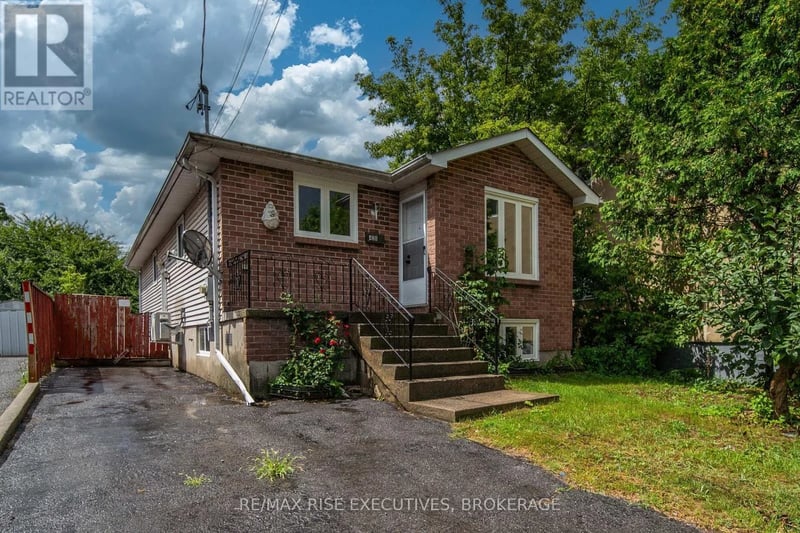 426 Montreal Street, Kingston (East of Sir John A. Blvd), Ontario, K7K3H7, Kingston (East of Sir John A. Blvd), Ontario — photo 1 of 5
