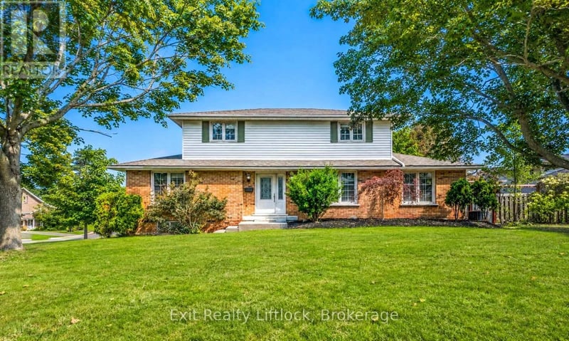 958 Smithside Court, Peterborough (Monaghan Ward 2), Ontario, K9J8E2, Peterborough (Monaghan Ward 2), Ontario — photo 1 of 5