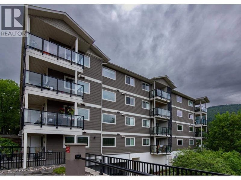 #402 330 4 Avenue Southeast, Salmon Arm, British Columbia, V1E0E2, Salmon Arm, British Columbia — photo 1 of 5