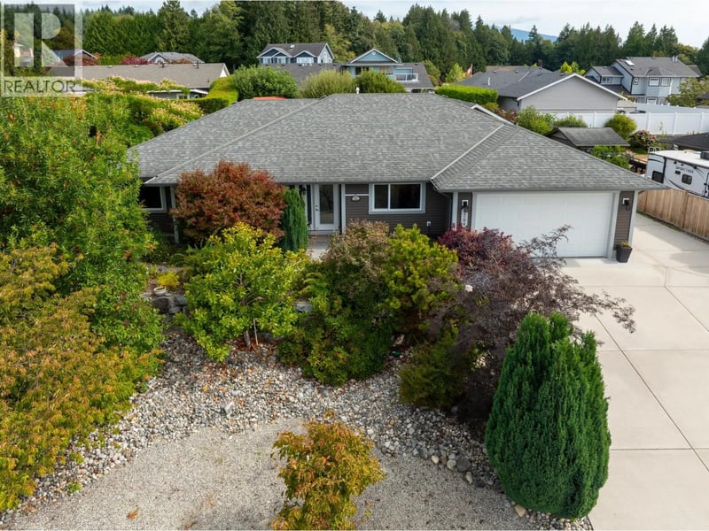 4784 TAMARACK Place, Sechelt, British Columbia, V7Z0E8, Sechelt, British Columbia — photo 1 of 5