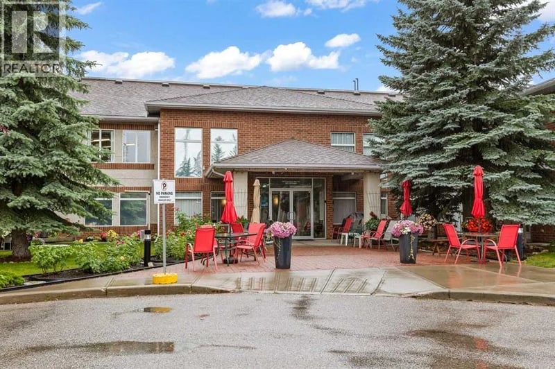 550 Prominence Rise Southwest, Calgary, Alberta, T3H5J1, Calgary, Alberta — photo 1 of 5