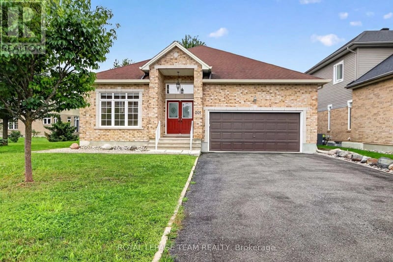 201 Trailgate Street, Ottawa, Ontario, K1V0Z9, Ottawa, Ontario — photo 1 of 5