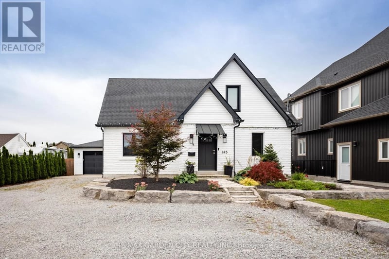 695 Quaker Road, Pelham (Fonthill), Ontario, L3C3H3, Pelham (Fonthill), Ontario — photo 1 of 5