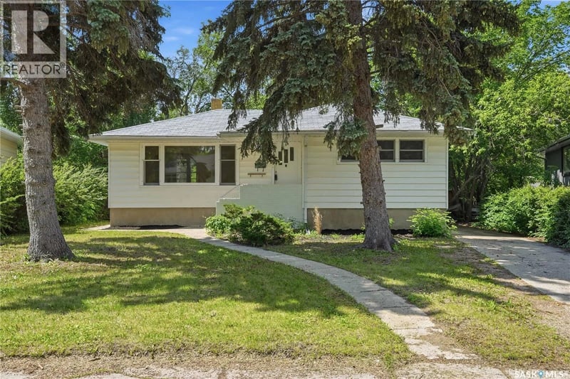 2928 QUEEN STREET, Regina, Saskatchewan, S4S2E4, Regina, Saskatchewan — photo 1 of 5