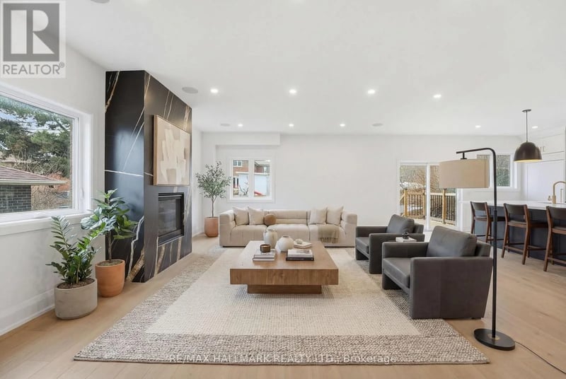 49 Greendowns Drive, Toronto (Scarborough Village), Ontario, M1M2G6, Toronto (Scarborough Village), Ontario — photo 1 of 5