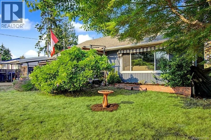 402 Young Street, Parksville, British Columbia, V9P1C3, Parksville, British Columbia — photo 1 of 5