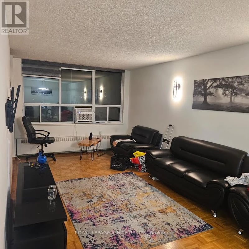 #409 390 Dixon Road, Toronto (Kingsview Village-The Westway), Ontario, M9R1T4, Toronto (Kingsview Village-The Westway), Ontario — photo 1 of 5