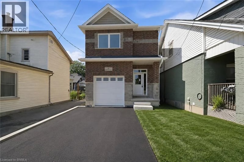 11 ONTARIO Street, Brantford, Ontario, N3S2B7, Brantford, Ontario — photo 1 of 5