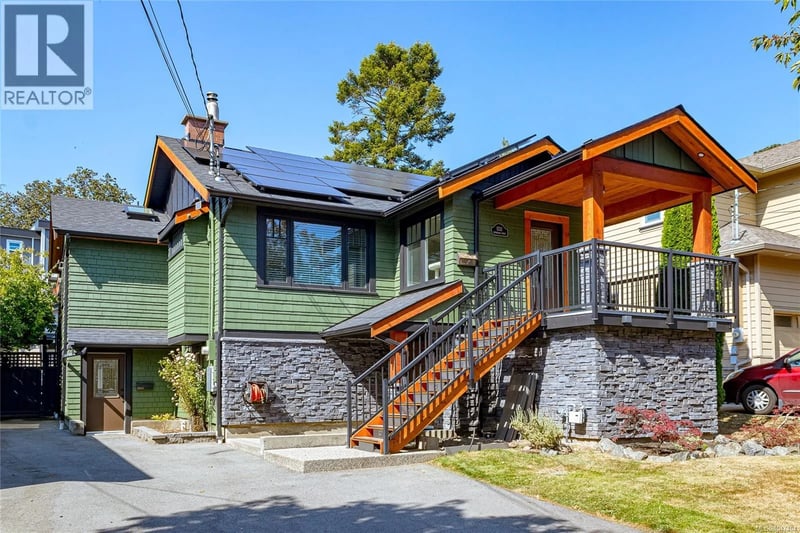 1232 Effingham Street, Esquimalt, British Columbia, V9A4Y2, Esquimalt, British Columbia — photo 1 of 5
