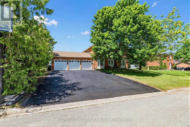 2114 Hughes Drive, Innisfil, Ontario, L0L1R0, Innisfil, Ontario — photo 1 of 5