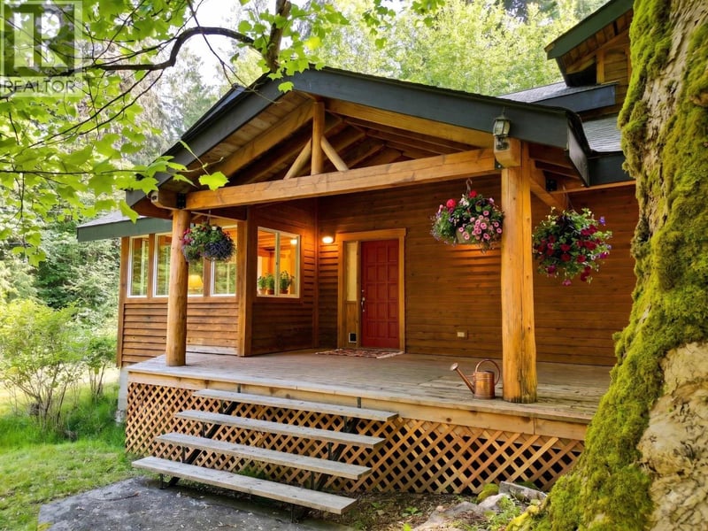 722 WEST BAY Road, Gambier Island, British Columbia, V0N1V4, Gambier Island, British Columbia — photo 1 of 5