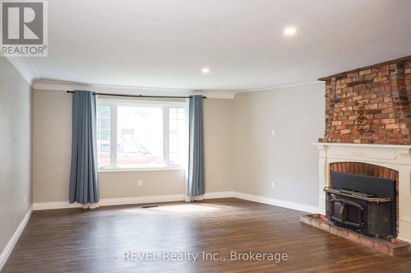 #Main Floor 3204 Saint Paul Avenue, Niagara Falls (Church's Lane), Ontario, L2J2M1, Niagara Falls (Church's Lane), Ontario — photo 1 of 5
