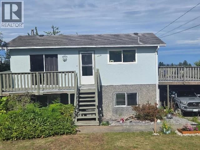 4679 FERNWOOD AVE, Powell River, British Columbia, Powell River, British Columbia — photo 1 of 5