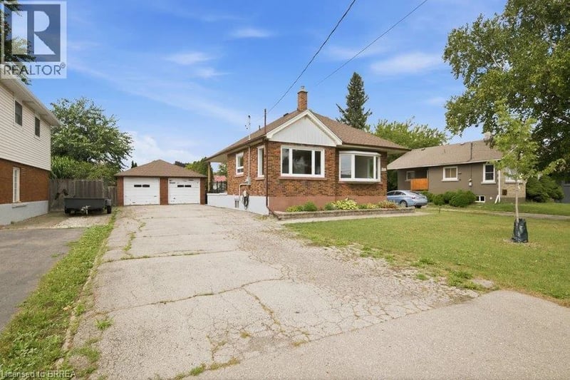 310 CALEDON Avenue, Hamilton, Ontario, L9C3E2, Hamilton, Ontario — photo 1 of 5