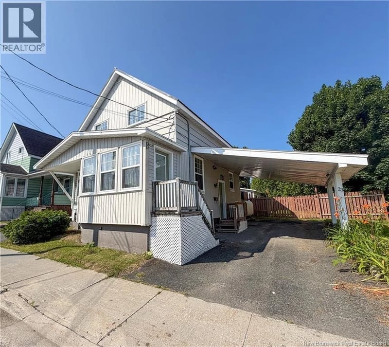23 Sugarloaf Street, Campbellton, New Brunswick, E3N3B2, Campbellton, New Brunswick — photo 1 of 5