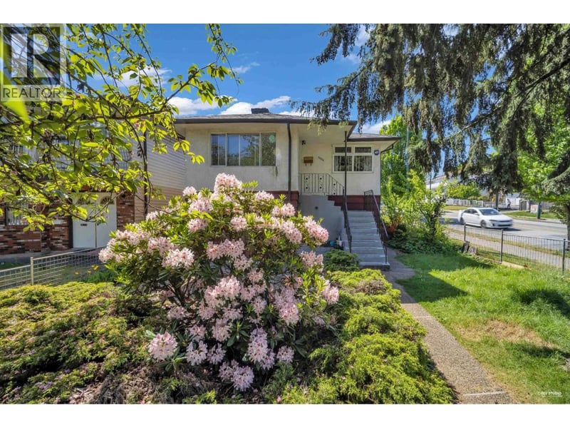 3006 27TH Avenue, Vancouver, British Columbia, V5R1P2, Vancouver, British Columbia — photo 1 of 5