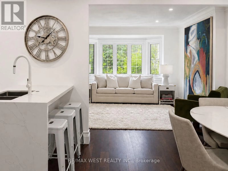 12 Brentwood Road South, Toronto (Stonegate-Queensway), Ontario, M8Z3N2, Toronto (Stonegate-Queensway), Ontario — photo 1 of 5