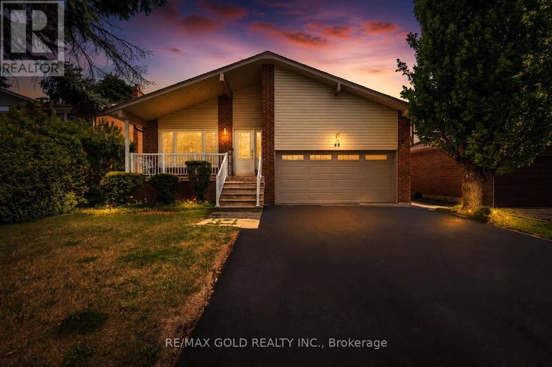 48 Maidstone Crescent, Brampton (Central Park), Ontario, L6S2Z5, Brampton (Central Park), Ontario — photo 1 of 5