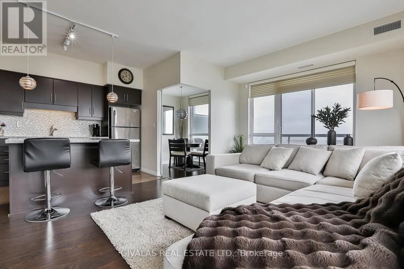 #2110 30 Herons Hill Way, Toronto (Henry Farm), Ontario, M2J0A7, Toronto (Henry Farm), Ontario — photo 1 of 5
