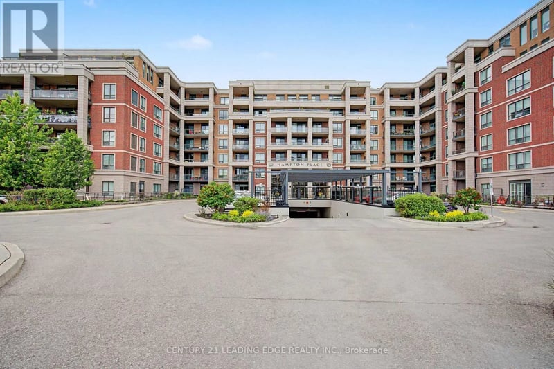 #312 25 Baker Hill Boulevard, Whitchurch-Stouffville (Stouffville), Ontario, L4A1P8, Whitchurch-Stouffville (Stouffville), Ontario — photo 1 of 5