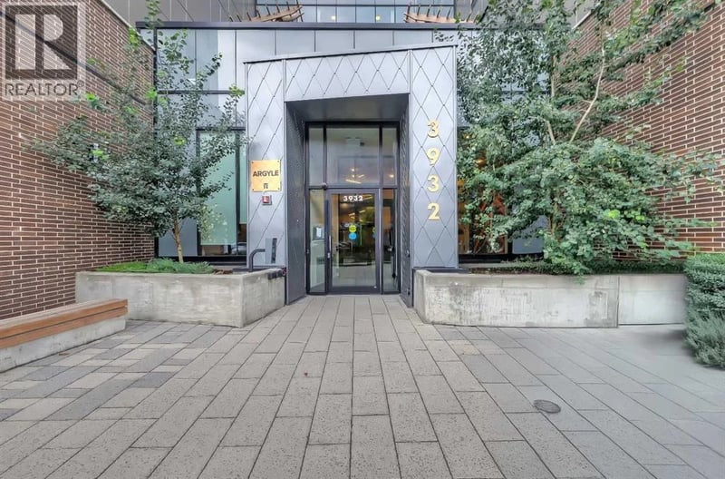 3932 University Avenue Northwest, Calgary, Alberta, T3B6P6, Calgary, Alberta — photo 1 of 5