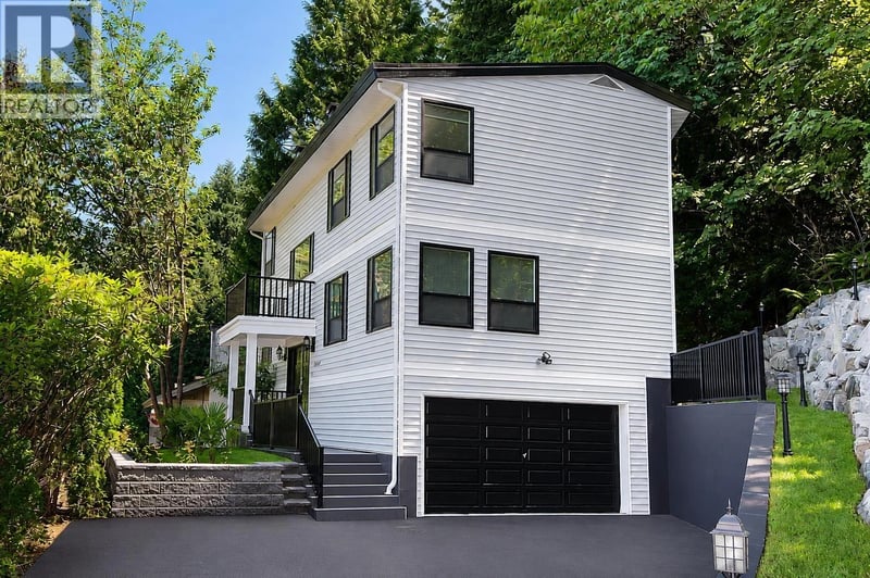5530 GREENLEAF Road, West Vancouver, British Columbia, V7W1N6, West Vancouver, British Columbia — photo 1 of 5