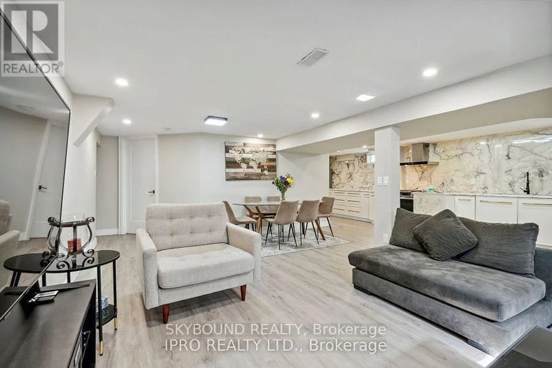 34 Owen Place, Hamilton (Corman), Ontario, L8G2H2, Hamilton (Corman), Ontario — photo 1 of 5