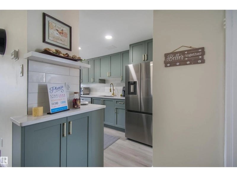 71 AMBERLY CO NW, Edmonton, Alberta, T5A2H9, Edmonton, Alberta — photo 1 of 5
