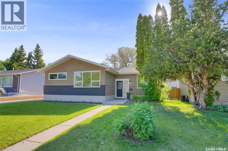 1385 Queen CRESCENT, Moose Jaw, Saskatchewan, S6H3G5, Moose Jaw, Saskatchewan — photo 1 of 5