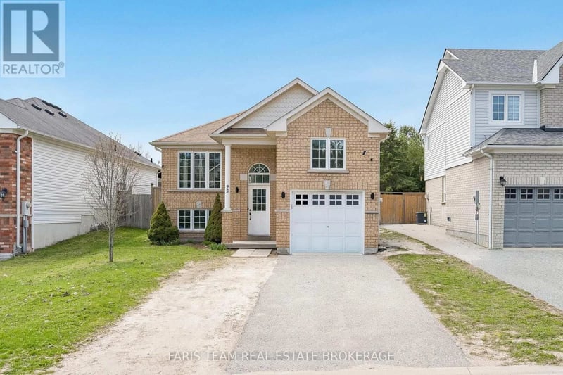 92 Wesley Avenue, Wasaga Beach, Ontario, L9Z0B9, Wasaga Beach, Ontario — photo 1 of 5