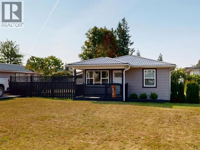 6938 COURTENAY STREET, Powell River, British Columbia, Powell River, British Columbia — photo 1 of 5