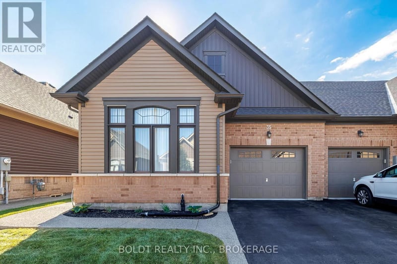 35 Cosmopolitan Common, St. Catharines (Carlton/Bunting), Ontario, L2M0B8, St. Catharines (Carlton/Bunting), Ontario — photo 1 of 5