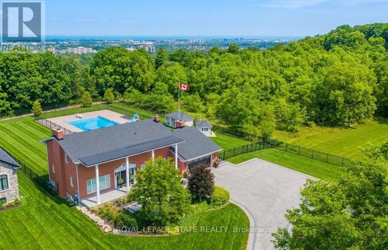 10 Azalea Court, Hamilton (Stoney Creek Mountain), Ontario, L8J1K4, Hamilton (Stoney Creek Mountain), Ontario — photo 1 of 5