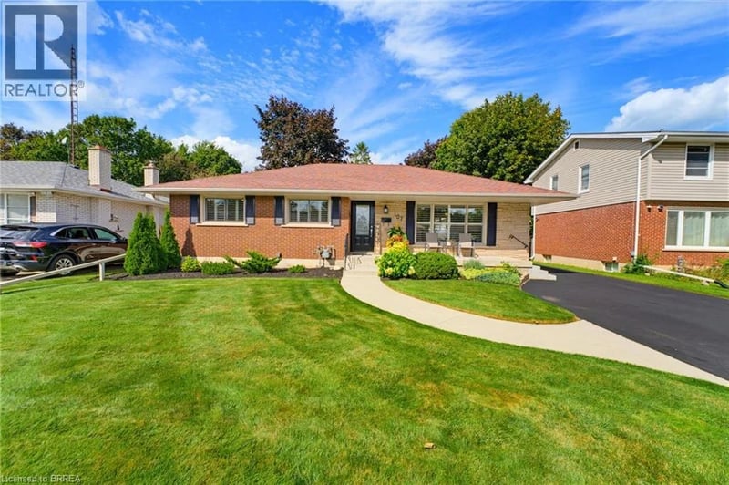 107 PUSEY Boulevard, Brantford, Ontario, N3R2S6, Brantford, Ontario — photo 1 of 5