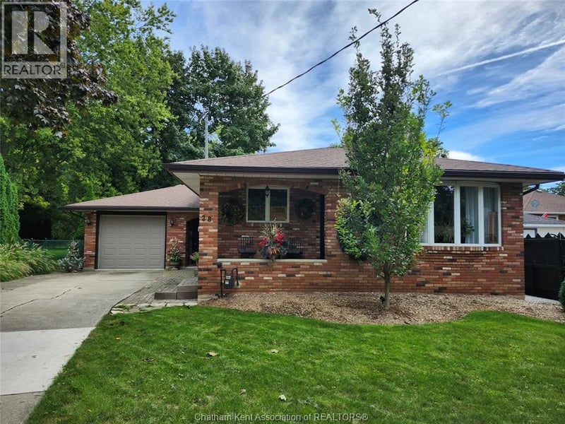 28 Jackson Drive, Chatham, Ontario, N7L2N9, Chatham, Ontario — photo 1 of 5