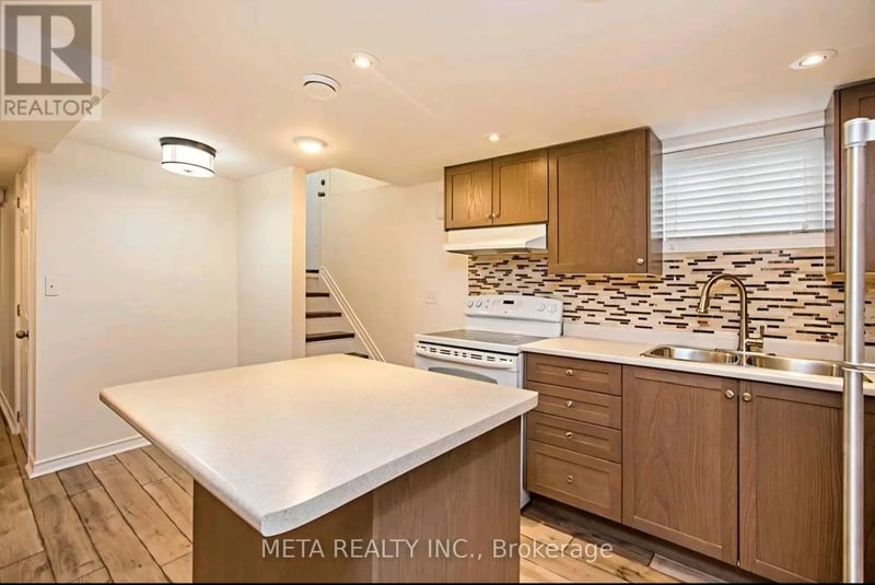 #lower 296 Festhubert Street East, Oshawa (Central), Ontario, L1H2E2, Oshawa (Central), Ontario — photo 1 of 5