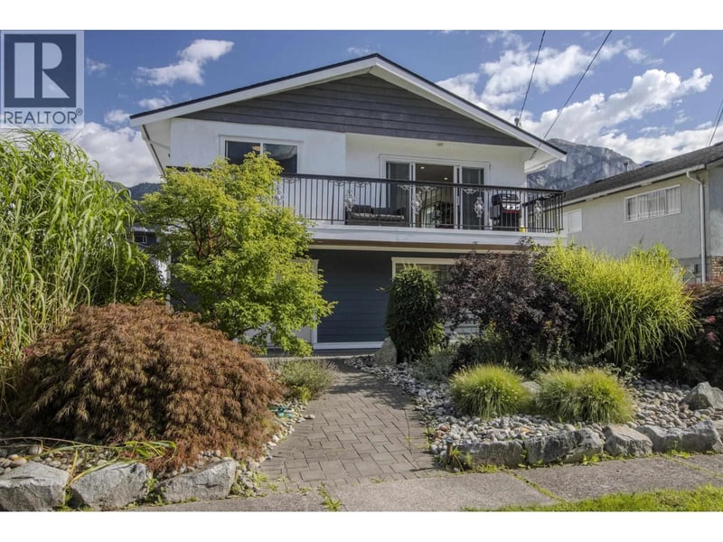 38012 FIFTH Avenue, Squamish, British Columbia, V8B0B4, Squamish, British Columbia — photo 1 of 5