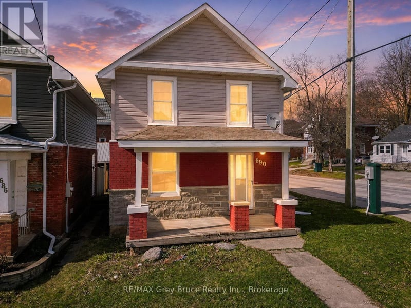 690 8th Street East, Owen Sound, Ontario, N4K1L8, Owen Sound, Ontario — photo 1 of 5