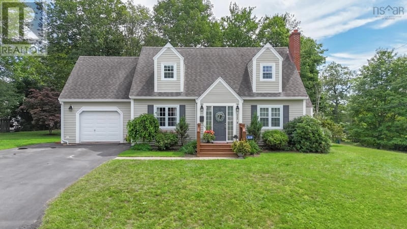 328 Brady Street, Bridgewater, Nova Scotia, B4V3L3, Bridgewater, Nova Scotia — photo 1 of 5