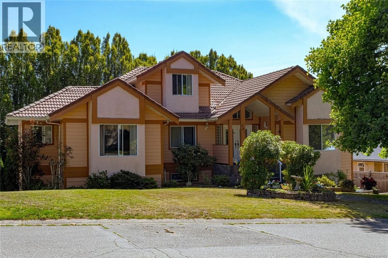 897 Maltwood Terrace, Saanich, British Columbia, V8X5G2, Saanich, British Columbia — photo 1 of 5